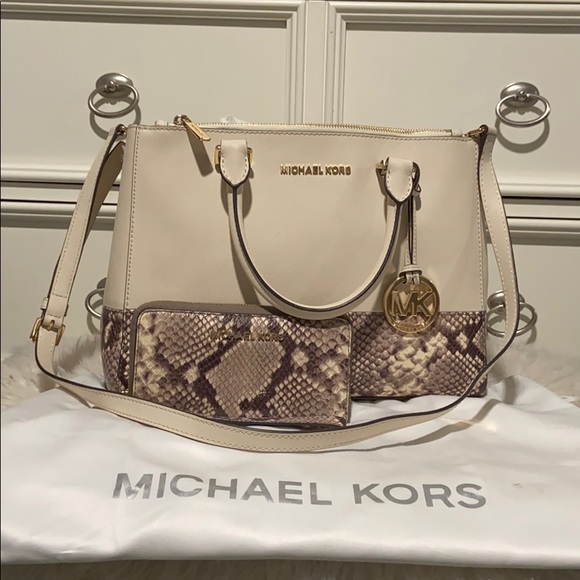 Michael Kors Handbags - White and SNAKE PRINT MK handbag with wallet